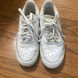 White Nike tennis shoes